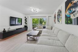 Picture of 4400 Hillcrest Dr # 303B, Hollywood, FL 33021