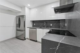 Picture of 4400 Hillcrest Dr # 303B, Hollywood, FL 33021