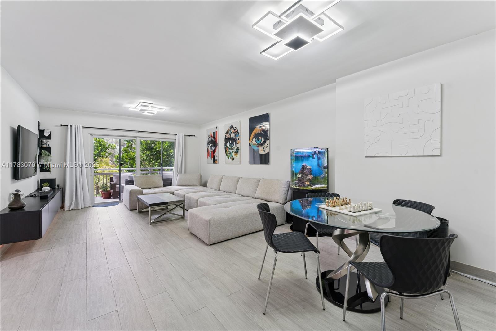 Picture of 4400 Hillcrest Dr # 303B, Hollywood, FL 33021