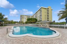 Picture of 4400 Hillcrest Dr # 303B, Hollywood, FL 33021