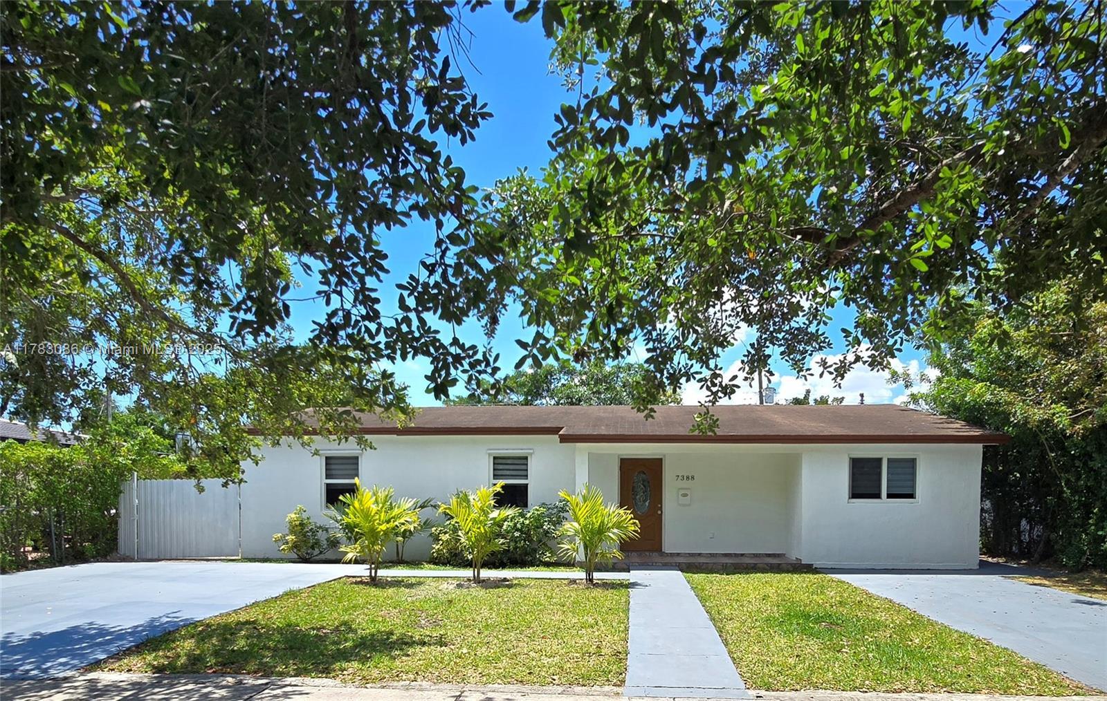 Picture of 7388 S Waterway Dr, Miami, FL 33155