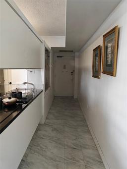 Picture of 801 Brickell Bay Dr # 764, Miami, FL 33131