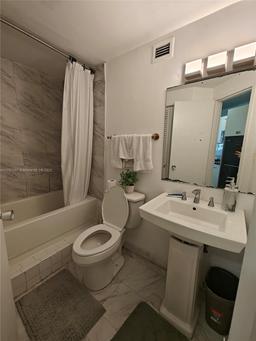 Picture of 801 Brickell Bay Dr # 764, Miami, FL 33131