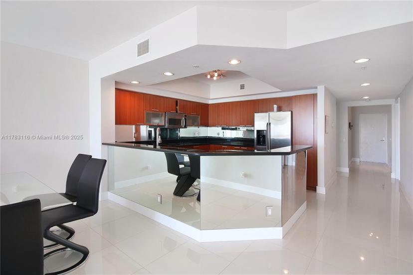 Picture of 14951 Royal Oaks Ln # 1103, North Miami FL 33181