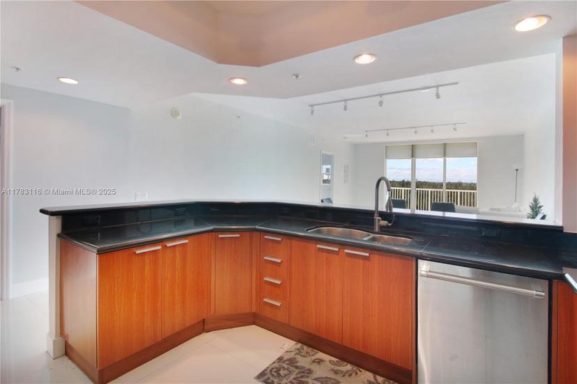 Picture of 14951 Royal Oaks Ln # 1103, North Miami FL 33181
