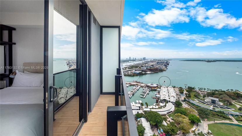 Picture of 398 NE 5Th St # 4012, Miami FL 33132