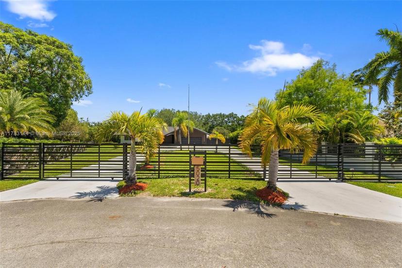 Picture of 5020 W Hawkhurst Ave, Southwest Ranches FL 33331