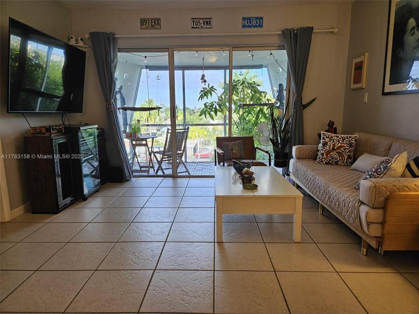 Picture of 3000 NE 16Th Ave # 405, Oakland Park FL 33334