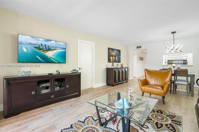 Picture of 1001 Colony Point Cir # 312, Pembroke Pines FL 33026