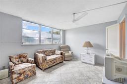 Picture of 811 S Hollybrook Dr # 207, Pembroke Pines, FL 33025