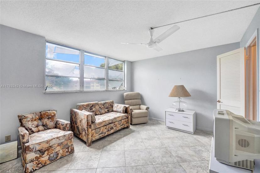 Picture of 811 S Hollybrook Dr # 207, Pembroke Pines FL 33025