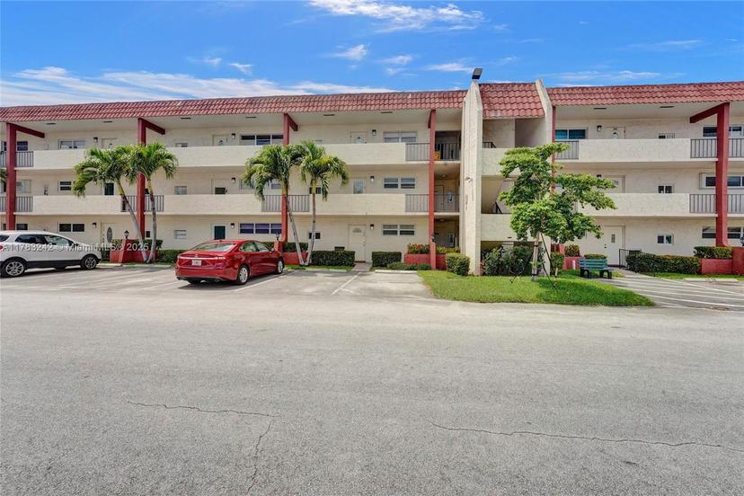 Picture of 811 S Hollybrook Dr # 207, Pembroke Pines FL 33025