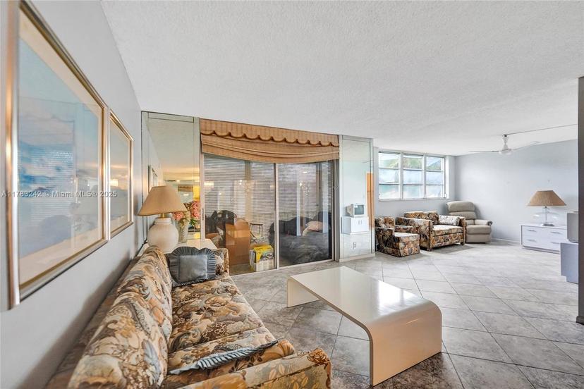 Picture of 811 S Hollybrook Dr # 207, Pembroke Pines FL 33025