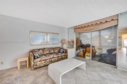 Picture of 811 S Hollybrook Dr # 207, Pembroke Pines, FL 33025