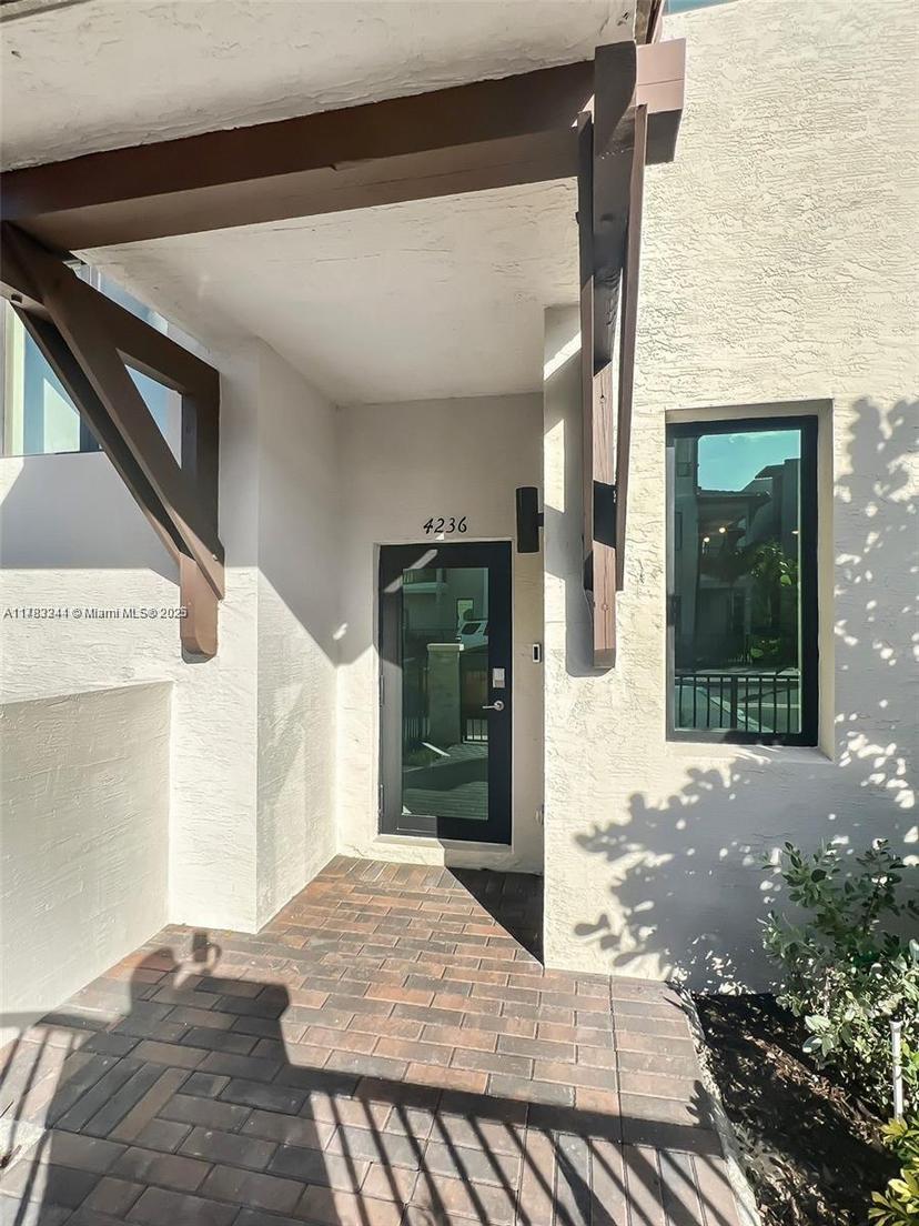 Picture of 4236 NW 82Nd Ave, Doral FL 33166