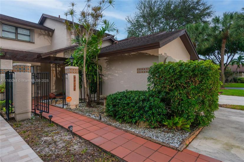 Picture of 10121 SW 137Th Ct # 10121, Miami FL 33186
