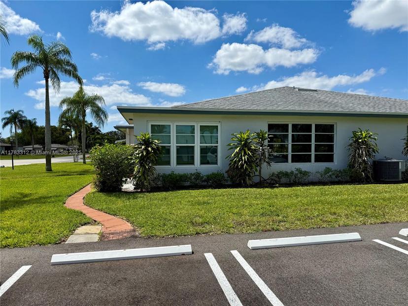 Picture of 1075 Circle Dr # D, Delray Beach FL 33445