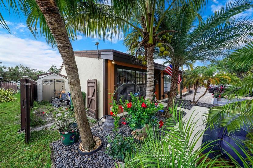 Picture of 11140 Redwood Ave, Pembroke Pines FL 33026