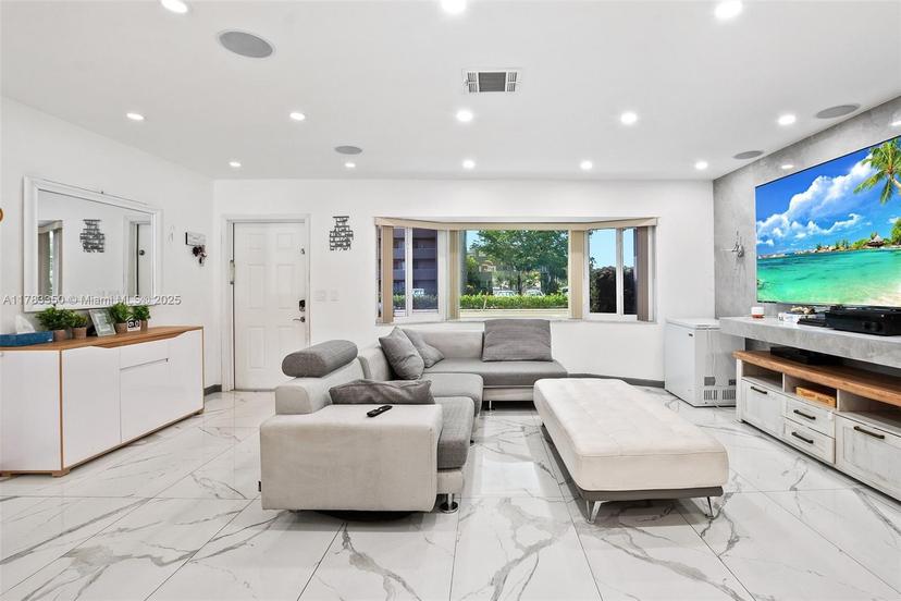 Picture of 5117 Washington St, Hollywood FL 33021