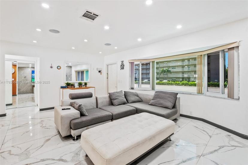 Picture of 5117 Washington St, Hollywood FL 33021