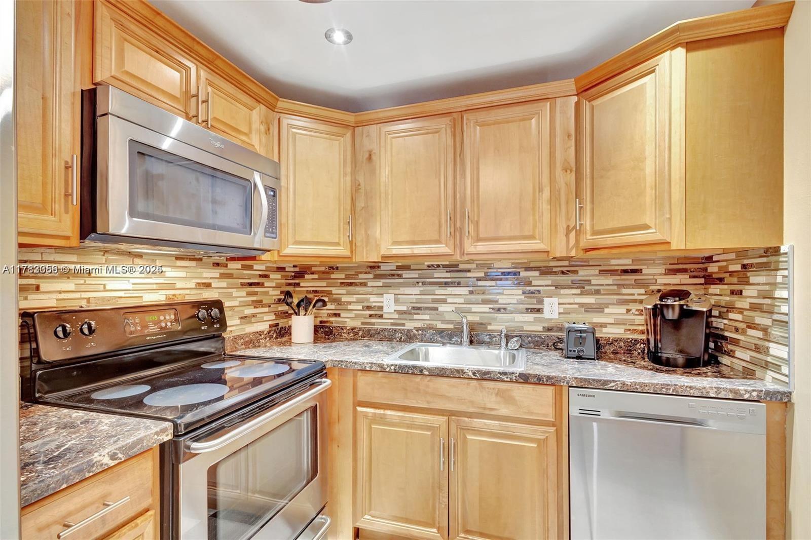 Picture of 155 Canterbury G # 155, West Palm Beach, FL 33417