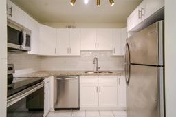 Picture of 10357 N Kendall Dr, Miami, FL 33176