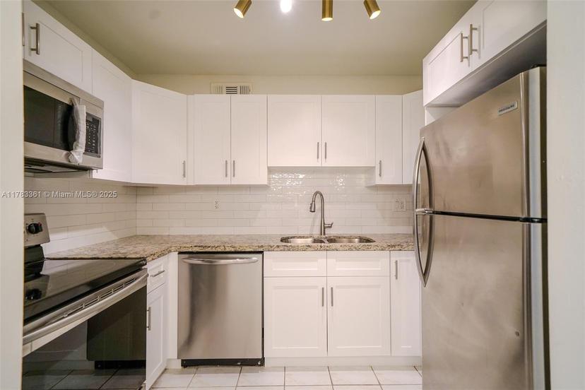 Picture of 10357 N Kendall Dr, Miami FL 33176