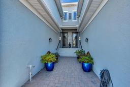 Picture of 915 Tidewater Shores Loop, Bradenton, FL 34208