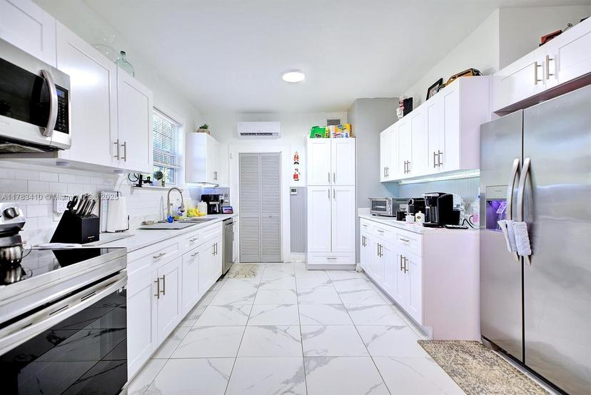 Picture of 121 E Walnut St, Avon Park FL 33825
