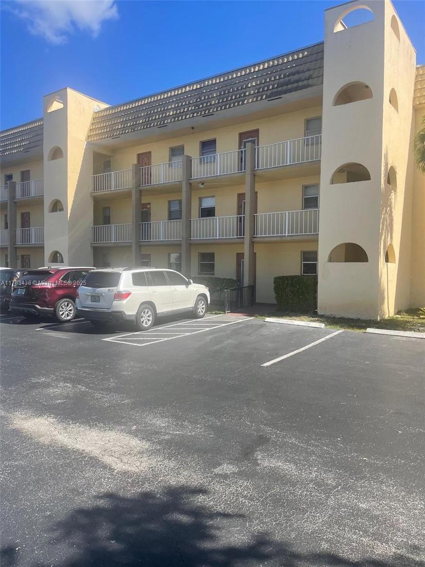 Picture of 8500 Sunrise Lakes Blvd # 106, Sunrise FL 33322
