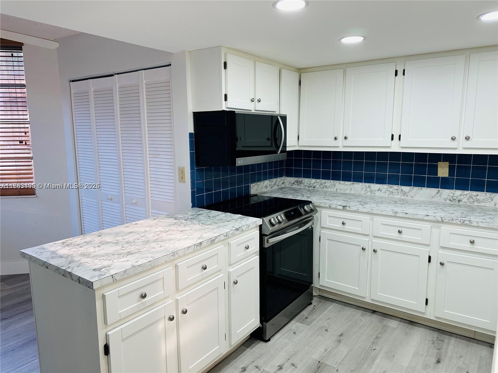 Picture of 9501 Seagrape Dr # 101, Davie, FL 33324