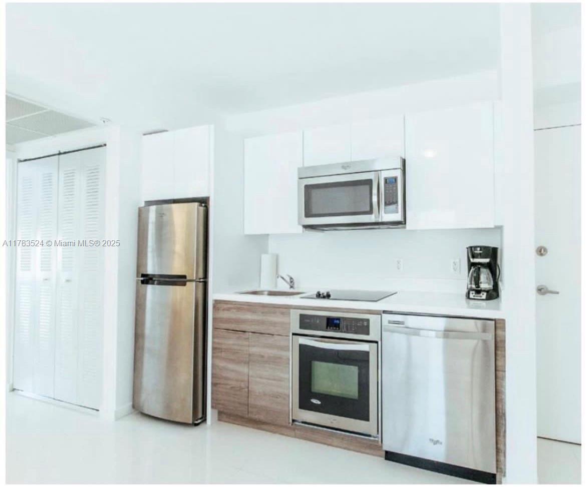 Picture of 1450 Meridian Ave # 204, Miami Beach, FL 33139