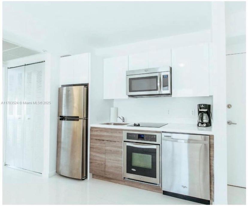Picture of 1450 Meridian Ave # 204, Miami Beach FL 33139
