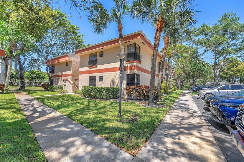 Picture of 4110 S Carambola Cir S # 2111, Coconut Creek FL 33066