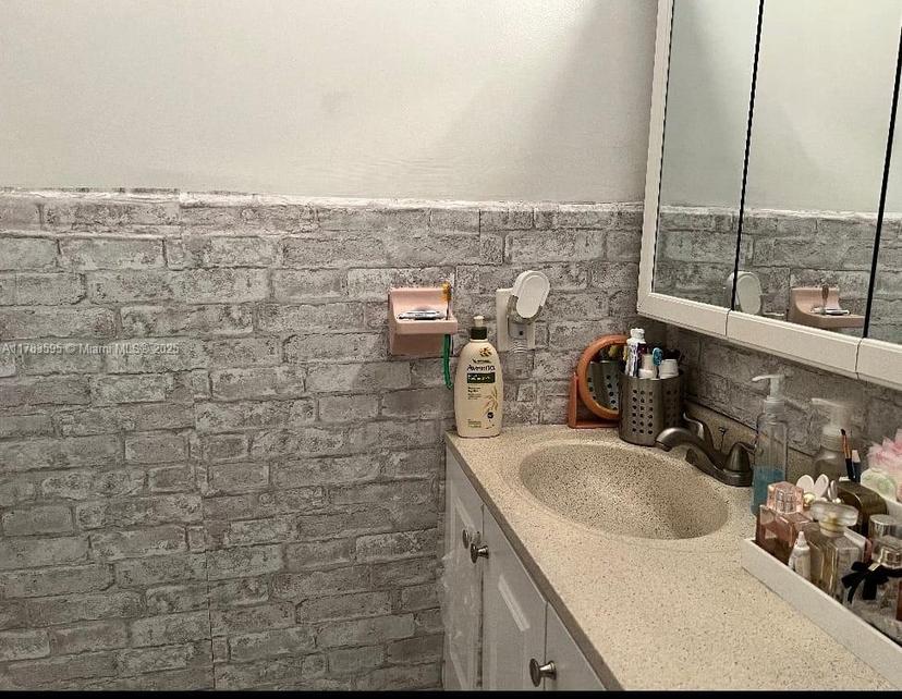 Picture of 2215 Jackson St # 4, Hollywood FL 33020