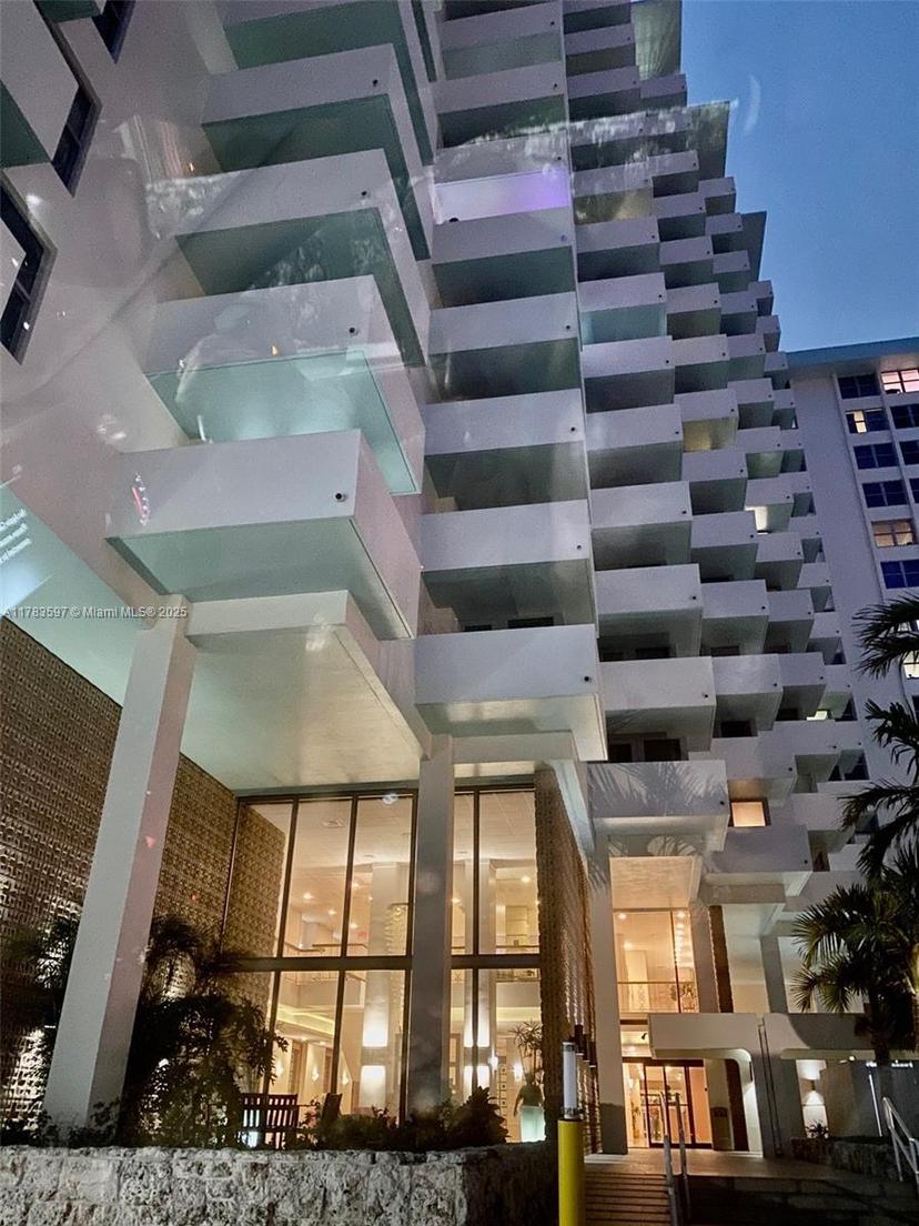 Picture of 2899 Collins Ave # 410, Miami Beach FL 33140