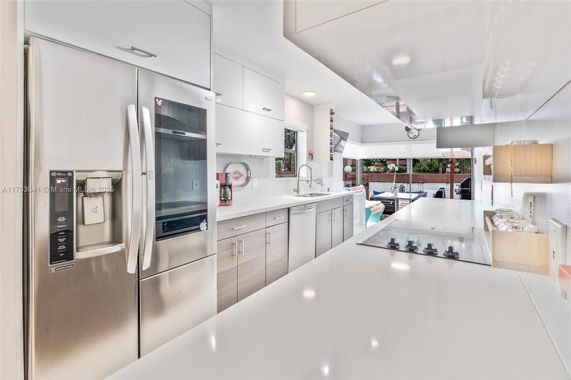 Picture of 1000 NE 204Th Ln, Miami FL 33179