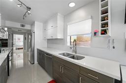 Picture of 1000 NE 204Th Ln, Miami, FL 33179