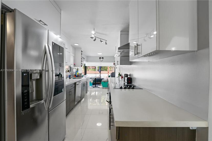 Picture of 1000 NE 204Th Ln, Miami FL 33179