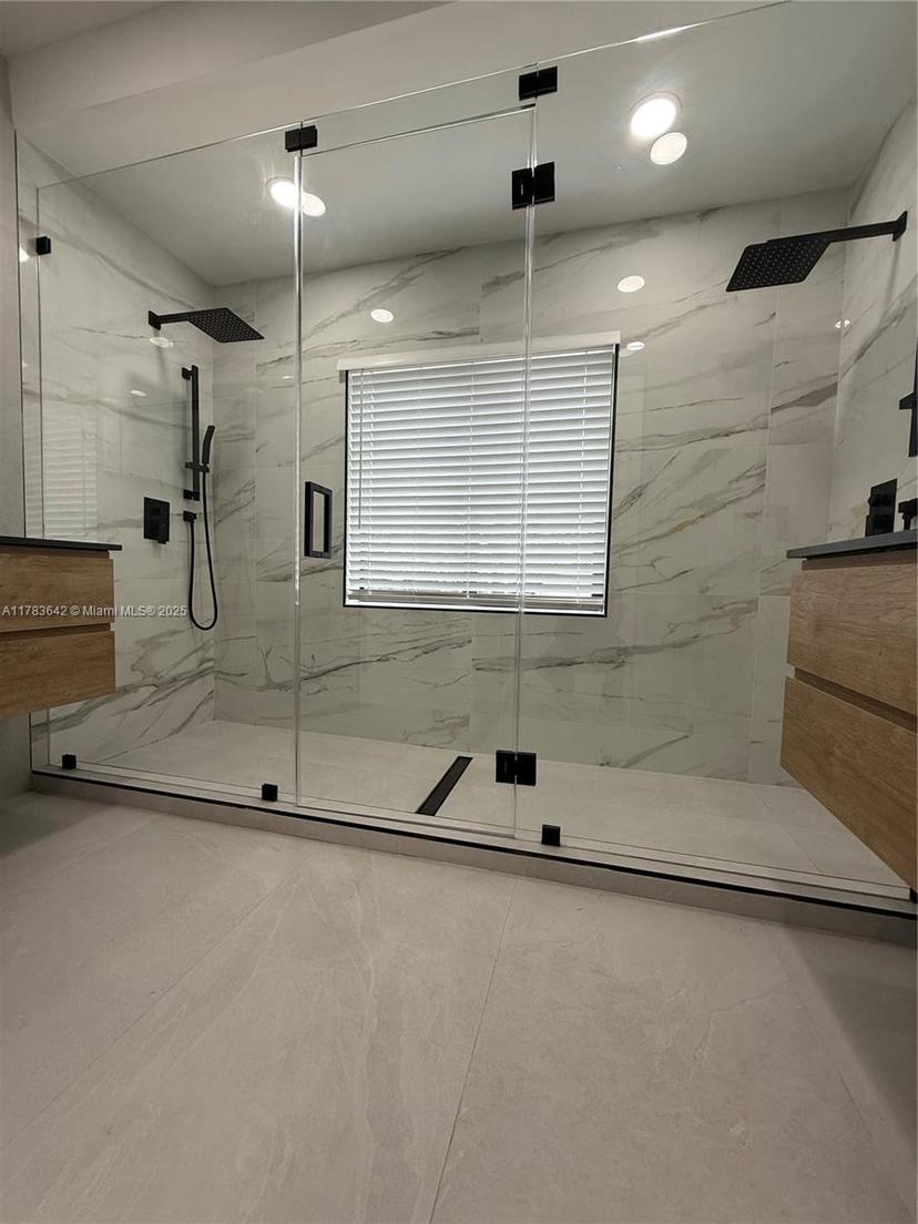 Picture of 865 NE 179Th Ter, Miami FL 33162