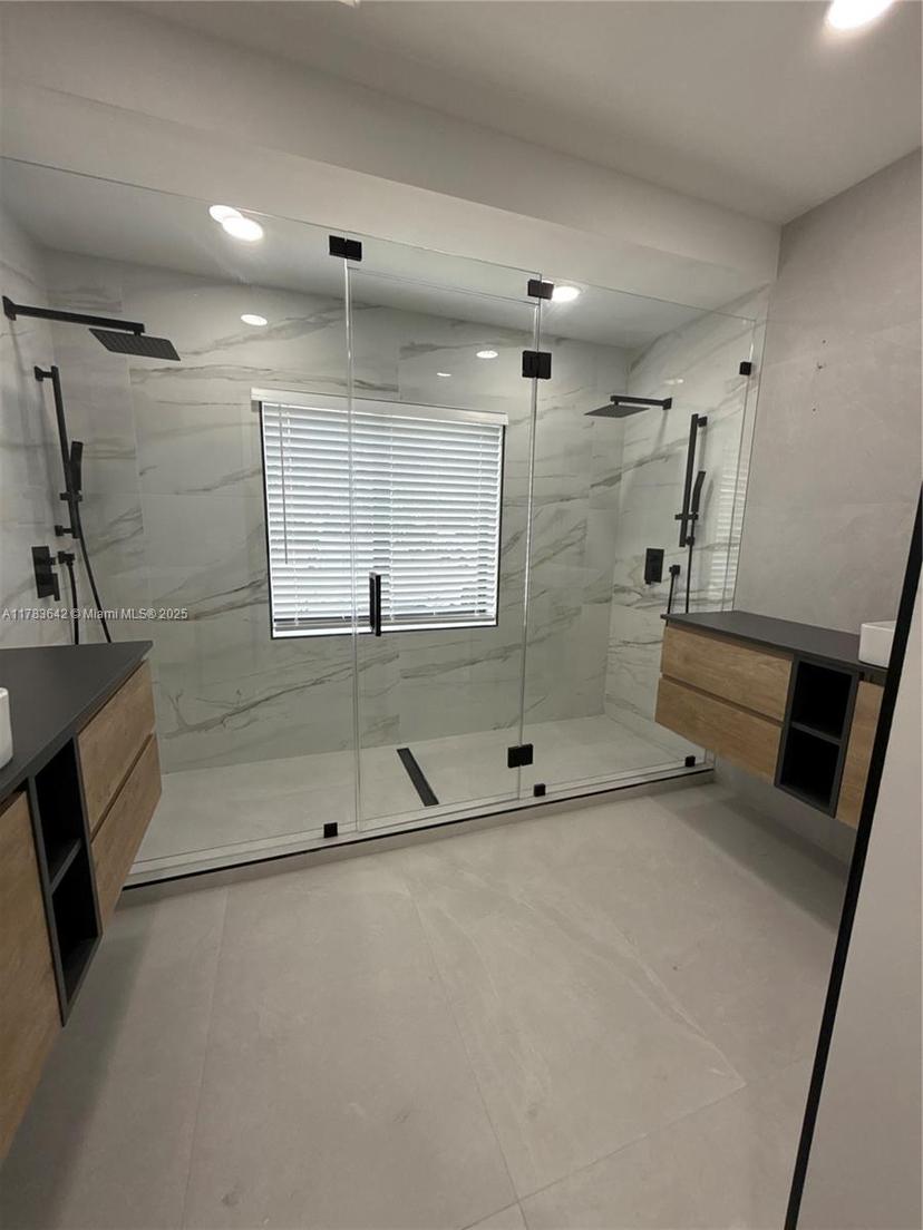 Picture of 865 NE 179Th Ter, Miami FL 33162