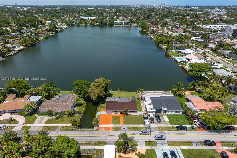 Picture of 2501 NE 209Th Ter, Miami FL 33180