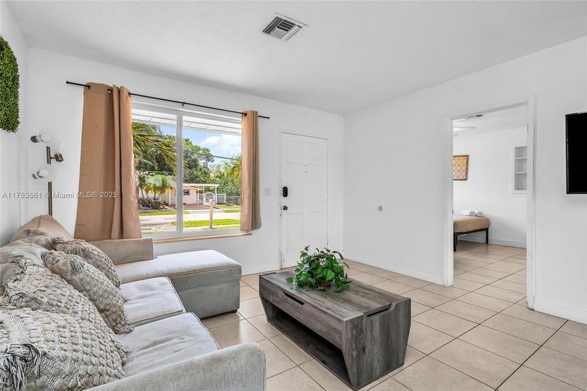 Picture of 2501 NE 209Th Ter, Miami FL 33180