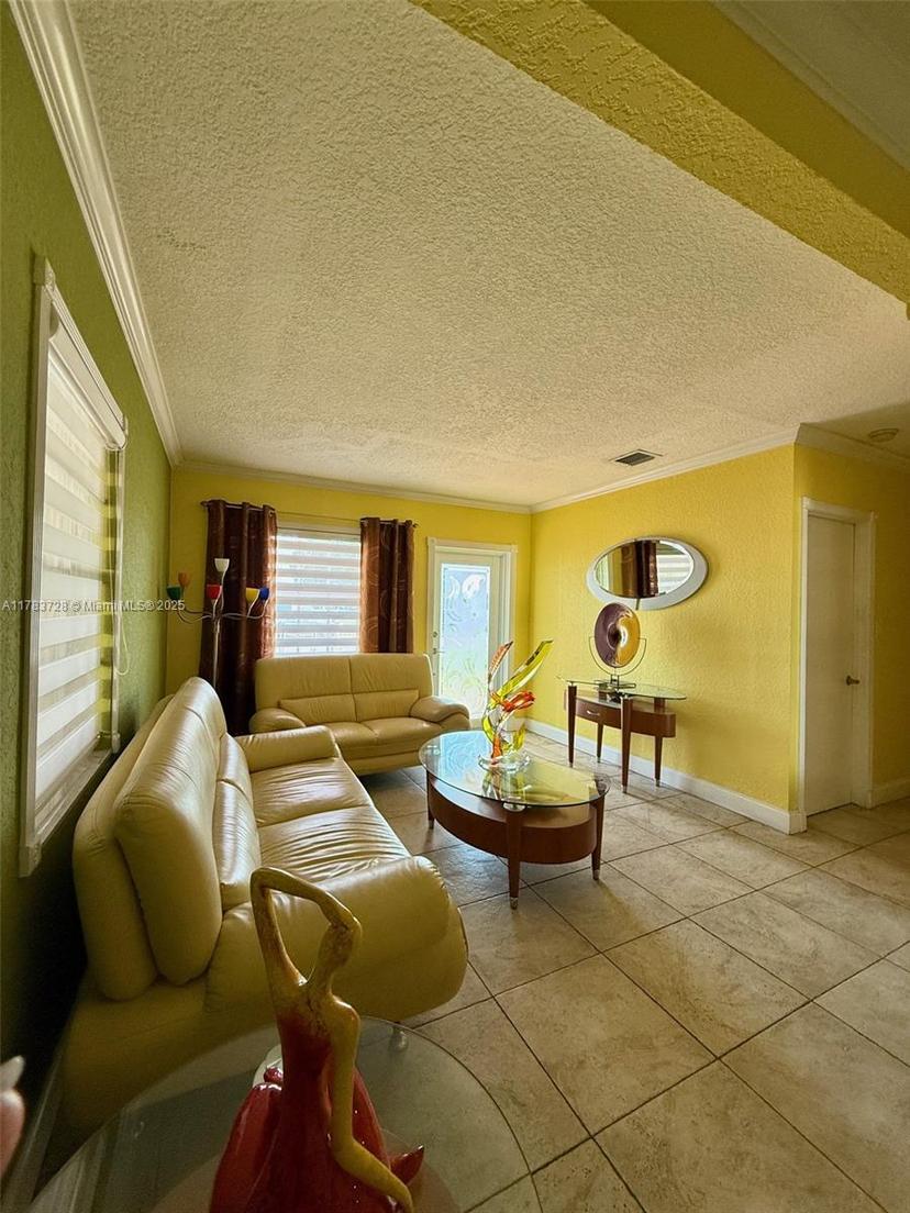 Picture of 990 E 6Th St, Hialeah FL 33010