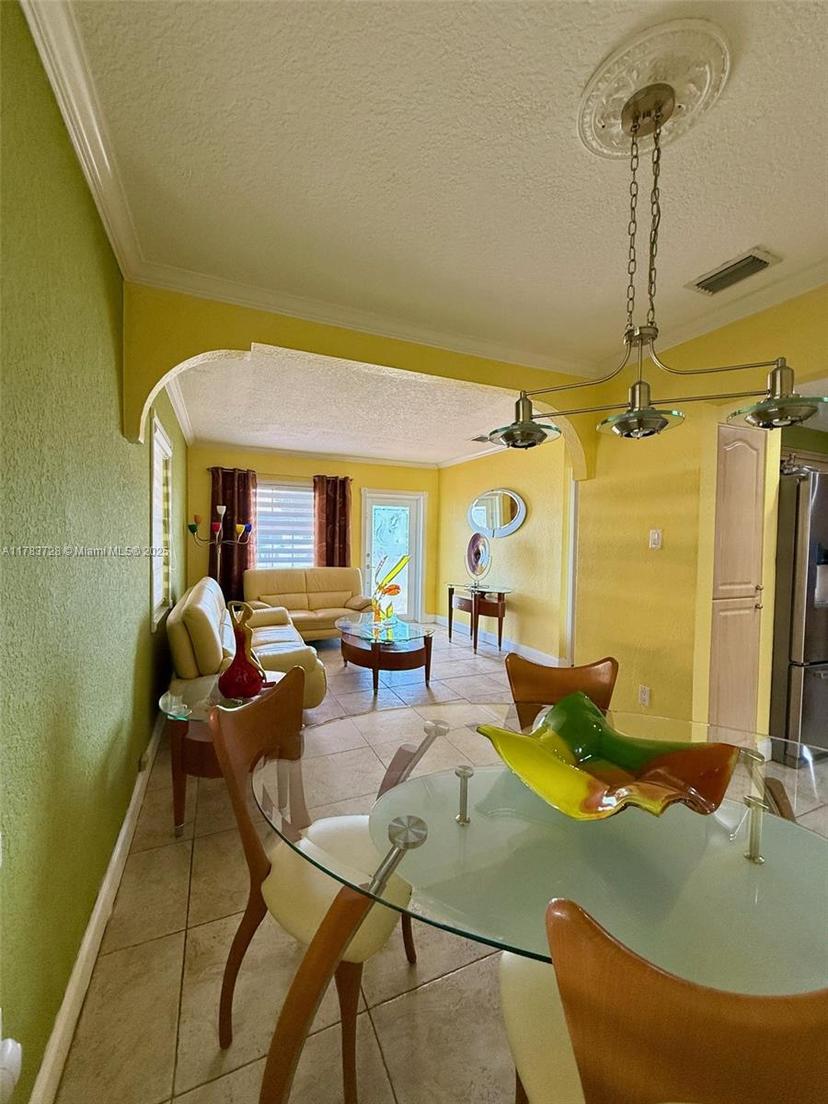 Picture of 990 E 6Th St, Hialeah FL 33010