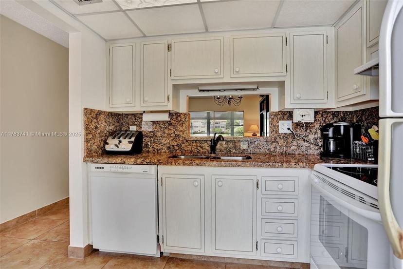 Picture of 3401 NW 47Th Ave # 413, Lauderdale Lakes FL 33319