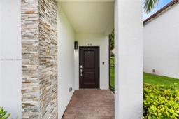 Picture of 340 NE 208Th Ter, Miami, FL 33179