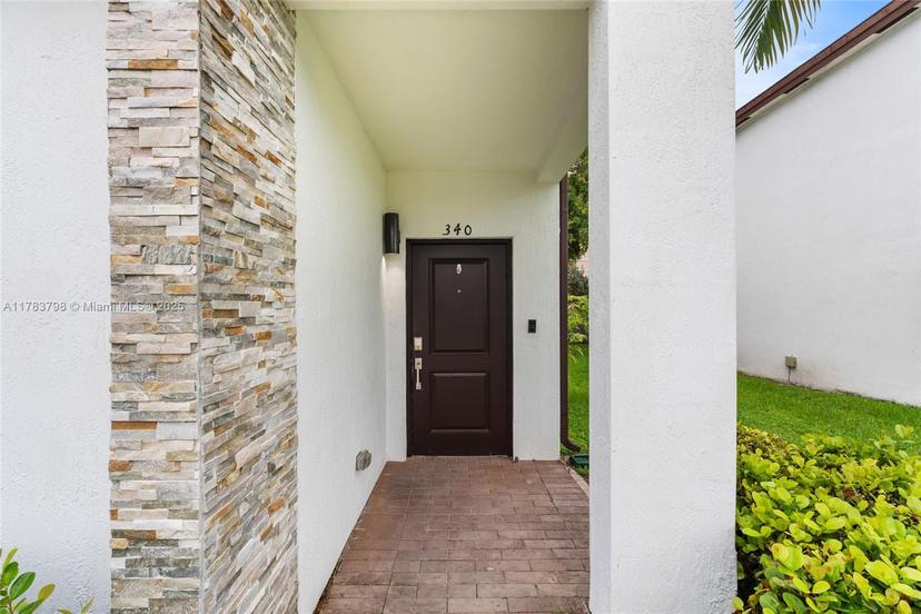 Picture of 340 NE 208Th Ter, Miami FL 33179
