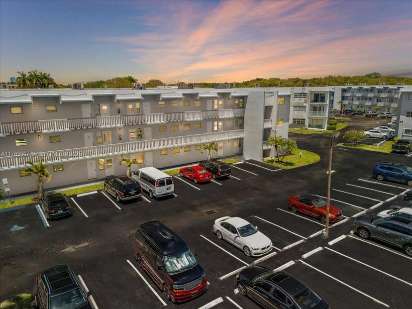 Picture of 2200 Park Ln # 109, Hollywood FL 33021