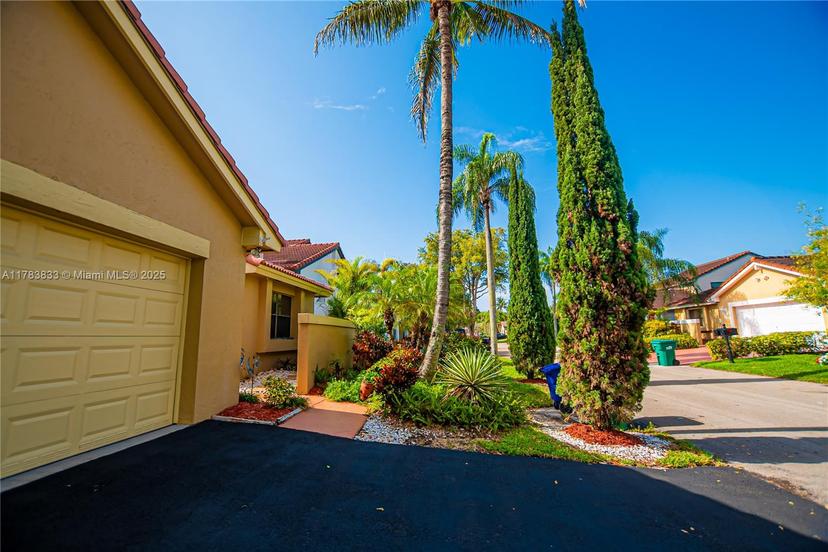 Picture of 17411 NW 62 Ct, Hialeah FL 33015